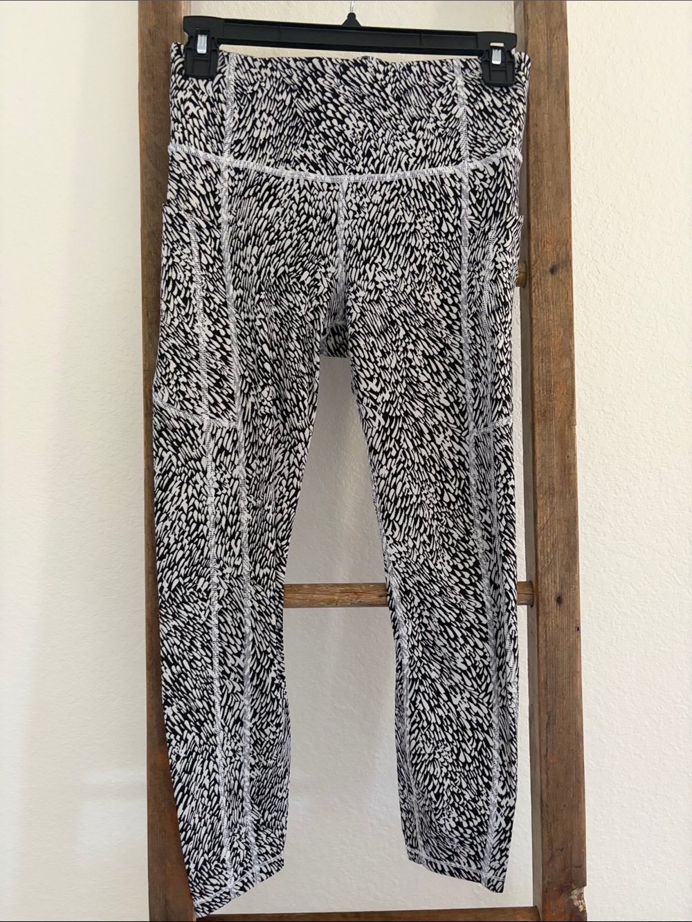 Athleta Ultimate Stash Textured 7/8 Tight